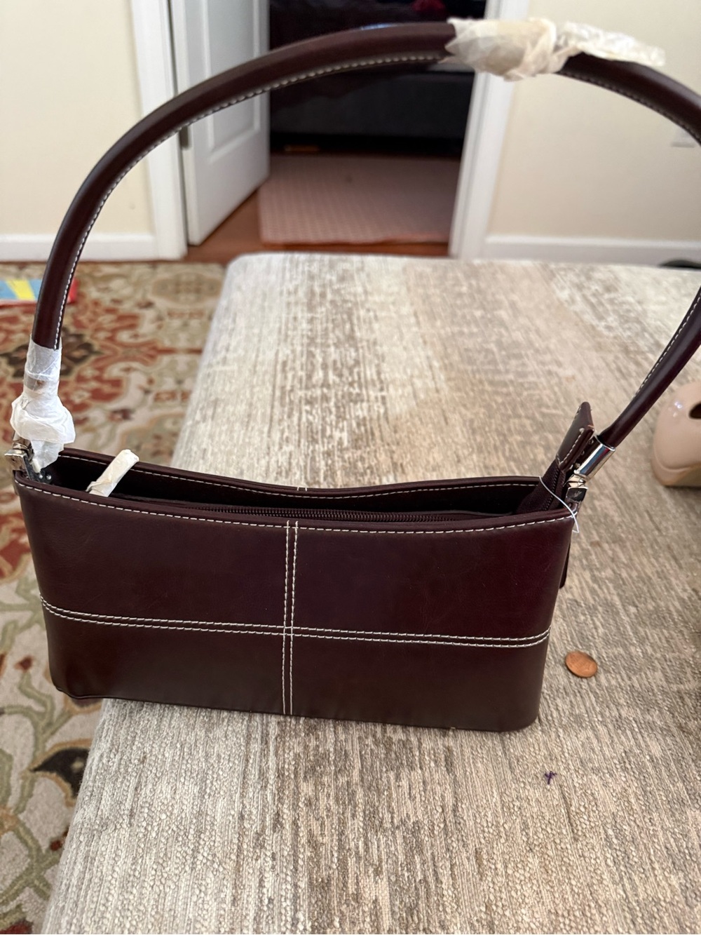 Classic Brown Leather Shoulder Bag with Contrast Stitching